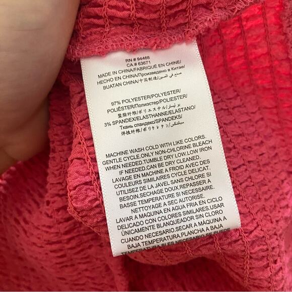 NEW BCBGENERATION smocked cropped top - Picture 4 of 6